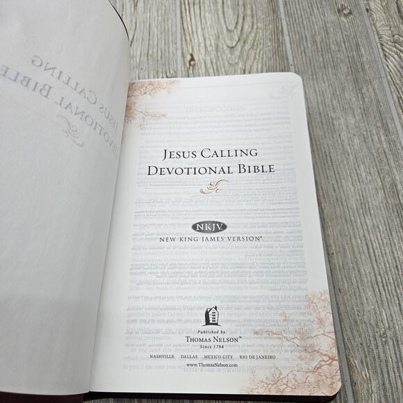 Jesus Calling Devotional Bible NKJV Thomas Nelson Brown‎ Leather Hardcover Gift - Picture 7 of 12